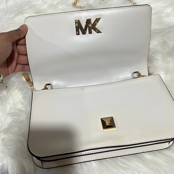 Michael kors chained crossbody - Picture 2 of 7